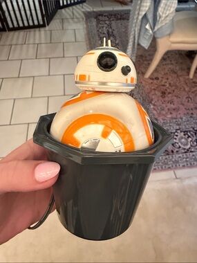 Star Wars BB-8 USB Car Charger by ThinkGeek / Disney